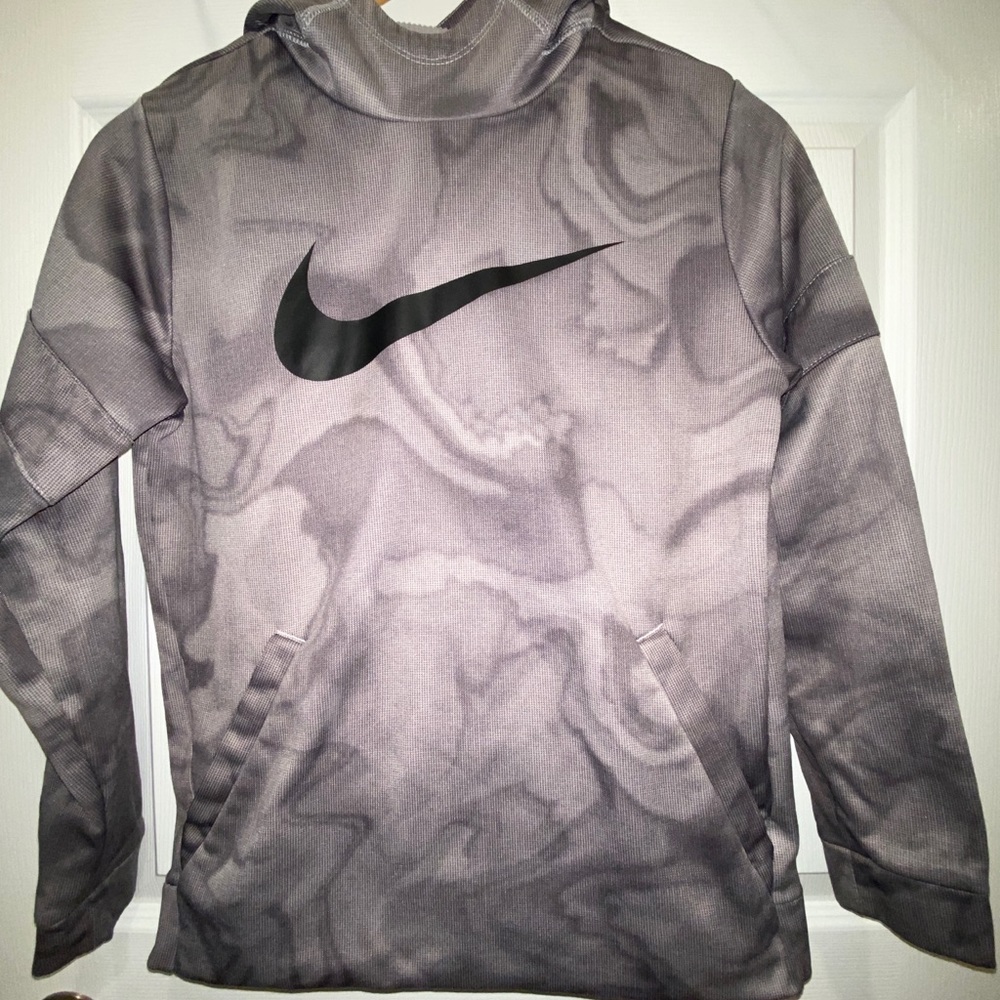 Boys Nike DRI-FIT hoodie. (L)